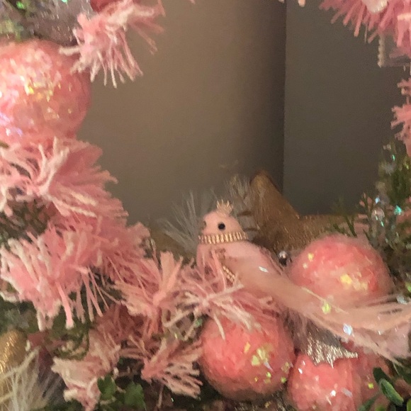 SALE‼️Pink Christmas Wreath - Picture 7 of 9